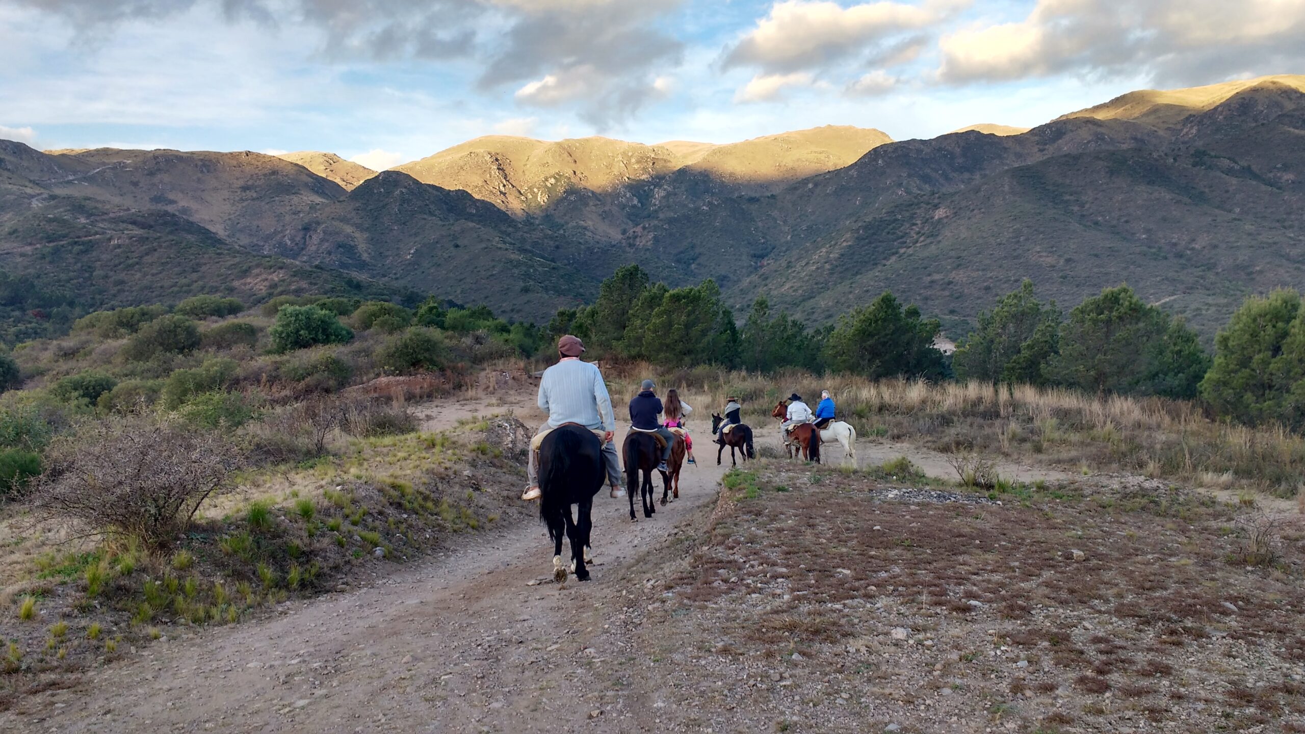 ASKAMA CASA DE CAMPO Y CABALGATAS